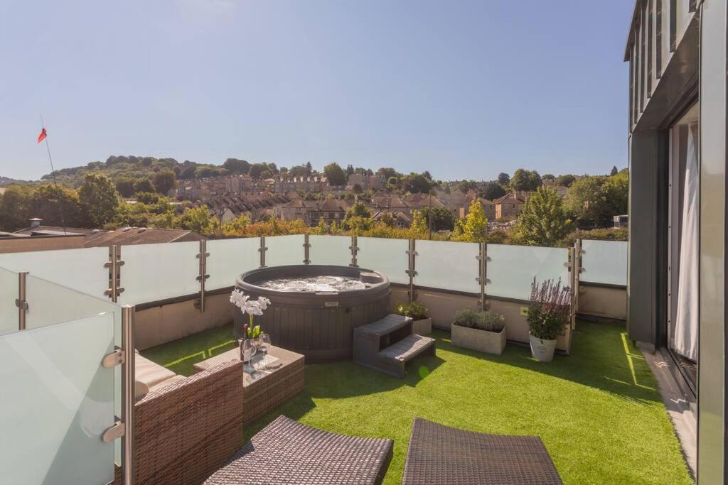 Stylish Penthouse Apartment With Hot Tub Bath Eksteriør bilde