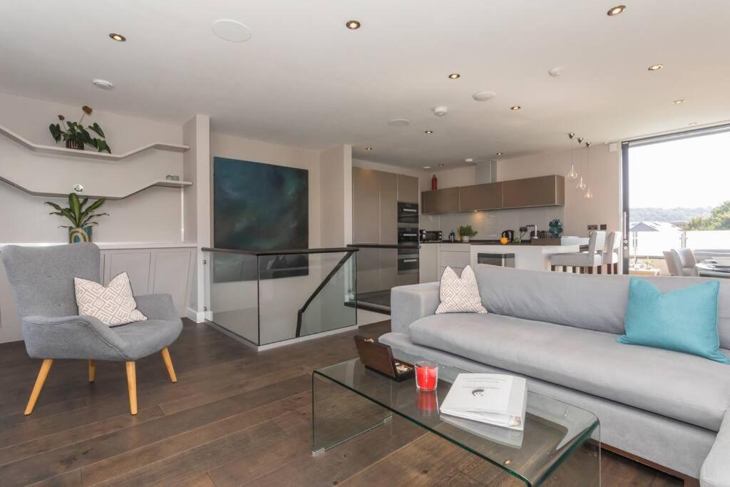 Stylish Penthouse Apartment With Hot Tub Bath Eksteriør bilde